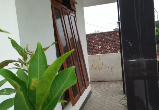 Rumah Luas 2 lantai Tepi Aspal dekat Blok O Banguntapan