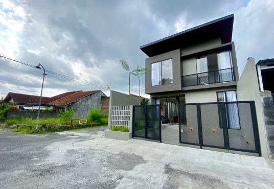 Rumah Baru 2 Lantai FULL FURNISHED dekat JogjaBay Waterpark
