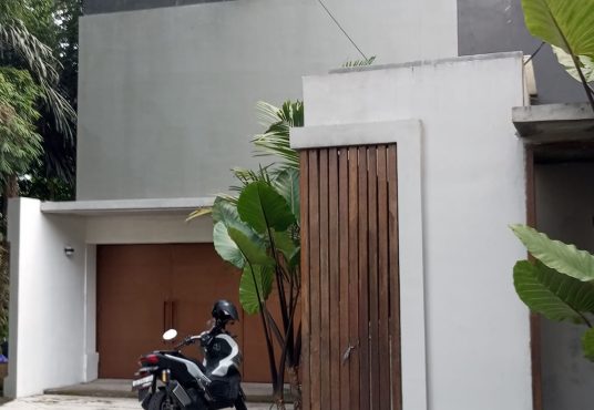 Rumah Asri Jakal km 12 FURNISHED Lokasi Tenang cocok untuk Expatriate