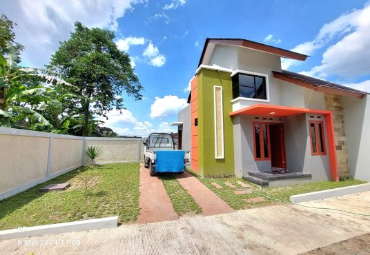 Rumah Cantik 2 Lantai Mezanine di Pakem