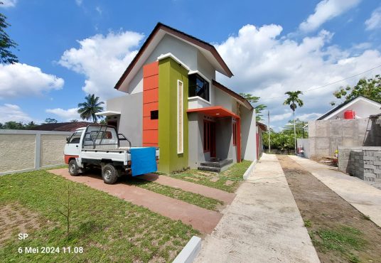 Rumah Cantik 2 Lantai Mezanine di Pakem