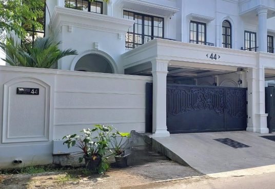 Rumah MEWAH ala SULTAN Full Furnished dekat Kota Jogja