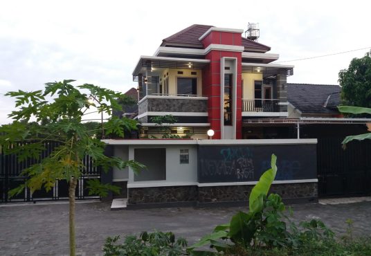 Rumah 2 lantai hook di Banyuraden Gamping Sleman