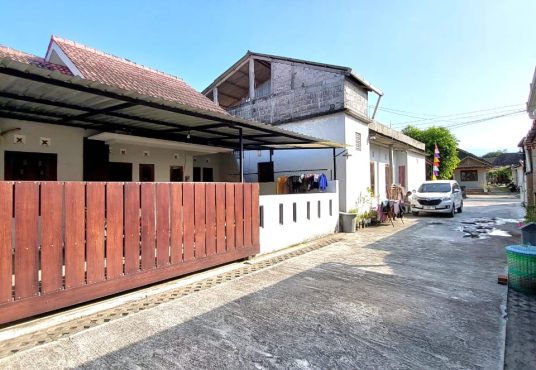 Rumah Minimalis dalam Cluster di Tajem