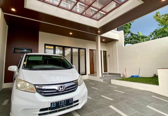 Dijual Rumah Mewah 2 lantai dekat UGM