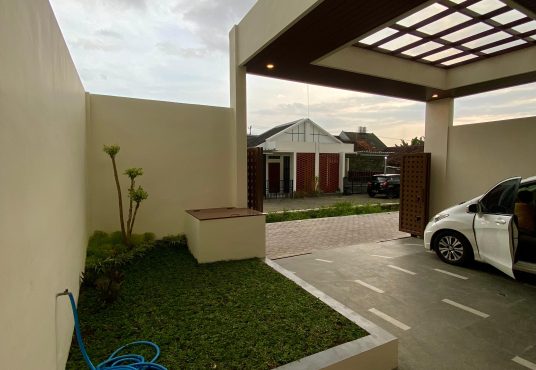 Dijual Rumah Mewah 2 lantai dekat UGM