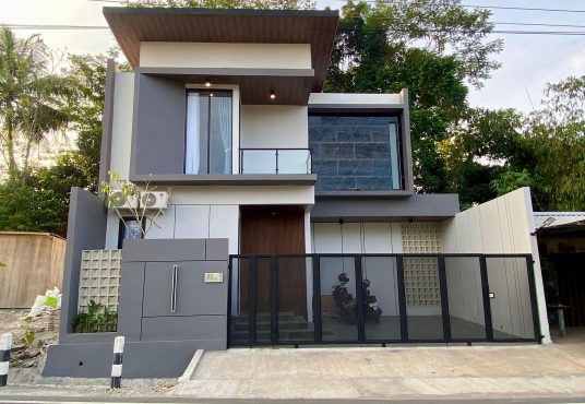 Rumah Mewah 2 lantai Modern Kontemporer jakal km 9 dekat UGM