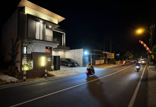 Rumah mewah 2 lantai kontemporer dekat UGM