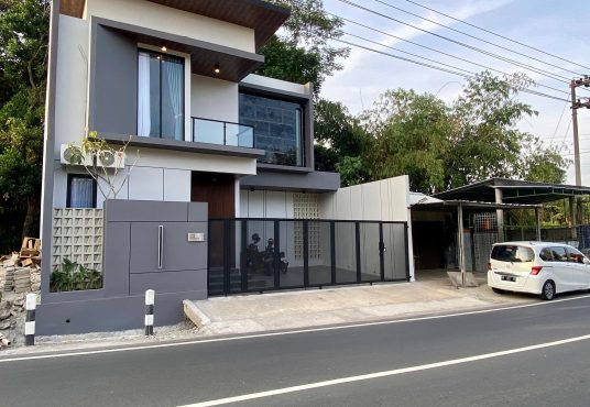 Rumah Mewah 2 lantai Modern Kontemporer jakal km 9 dekat UGM