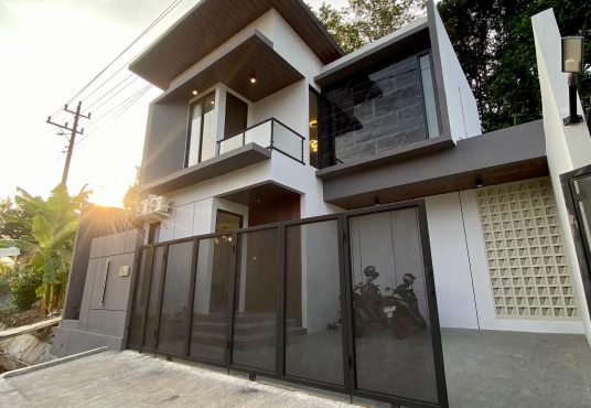 Rumah Mewah 2 lantai Modern Kontemporer jakal km 9 dekat UGM