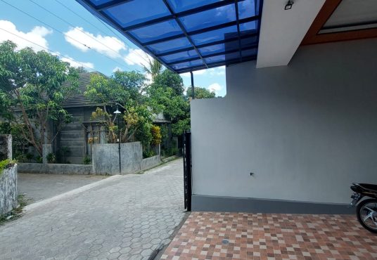 Rumah Mewah 2 lantai Kontemporer dekat Jogjabay