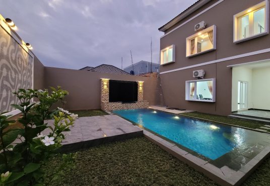 Rumah Luxury Pool Villa 2 Lantai Purwomartani