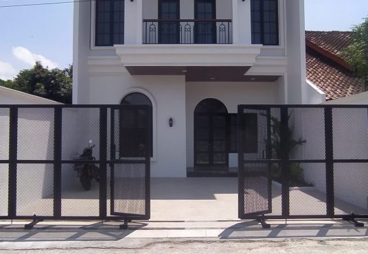 Rumah Classic Modern Wedomartani