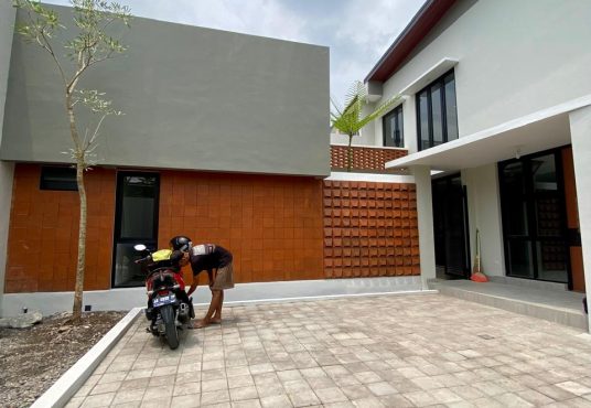 Rumah Baru Mewah 2 Lantai Modern Estetik Dekat UGM