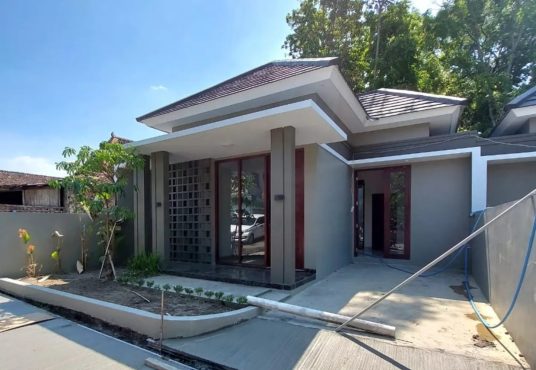 Rumah Cantik Siap Huni Utara Tajem dekat SD Budi Mulia