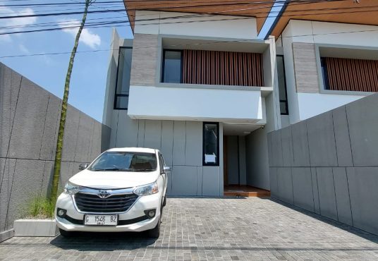 Rumah Baru Desain Modern Kontemporer di Jl. Palagan