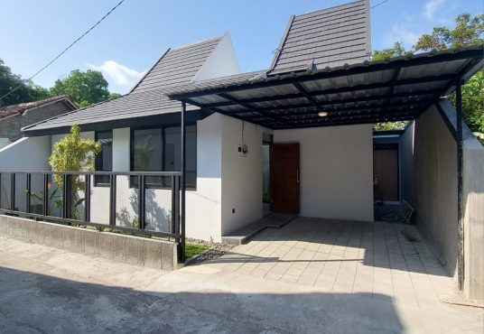 Rumah mezanin stategis dekat RSA UGM