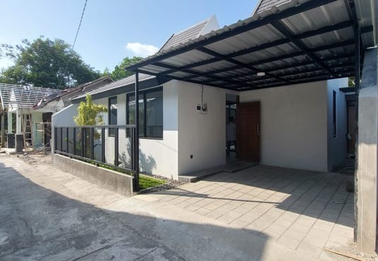 Rumah mezanin stategis dekat RSA UGM