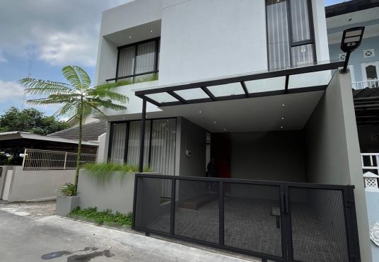 Rumah Baru Industrial Modern Dekat Kampus UII Terpadu