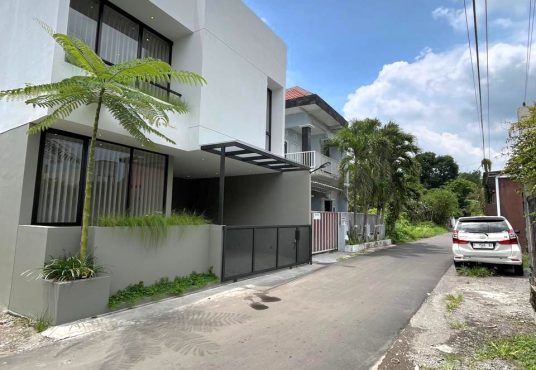 Rumah Baru Industrial Modern Dekat Kampus UII Terpadu