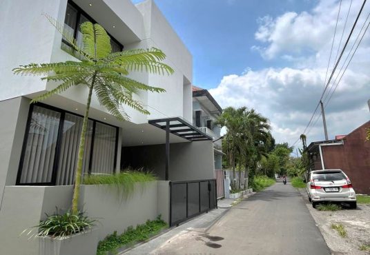 Rumah Baru Industrial Modern Dekat Kampus UII Terpadu