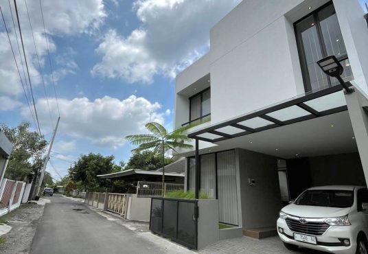 Rumah Baru Industrial Modern Dekat Kampus UII Terpadu