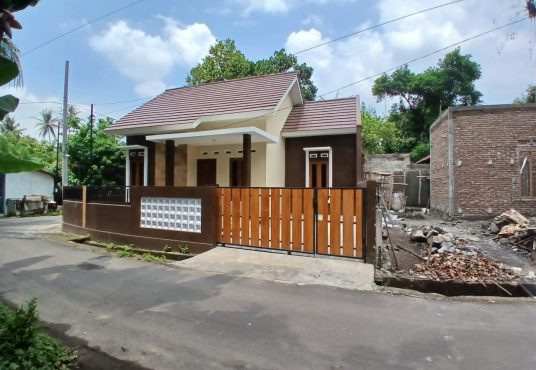 Rumah Baru Sejuk dan Asri Barat Pasar Cebongan