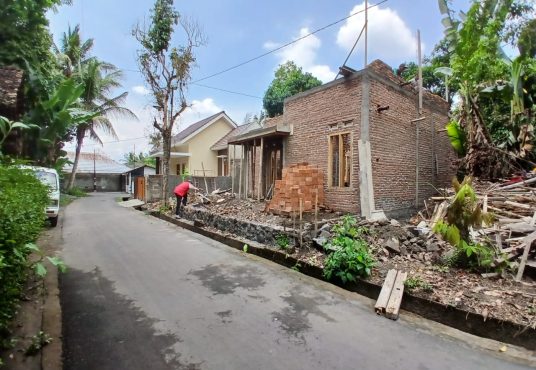 Rumah Baru Sejuk dan Asri Barat Pasar Cebongan