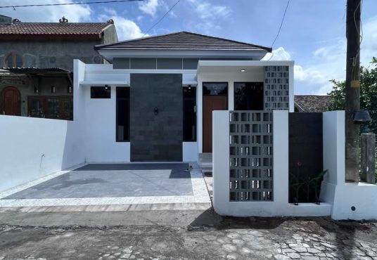 Rumah Limasan Modern dekat Kampus UII Jakal