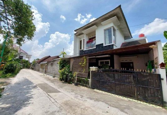 Rumah 2 Lantai Strategis dekat Pasar Cebongan