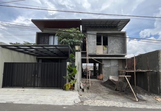 Rumah Mewah 2 Lantai Kontemporer Furnished dekat SD Model