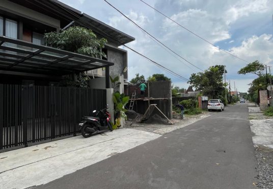 Rumah Mewah 2 Lantai Kontemporer Furnished dekat SD Model