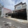 Rumah Mewah Kontemporer Kolam Renang di Palagan