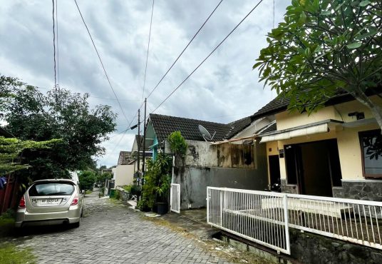 Rumah Dijual di Perumahan Puri Domas tajem