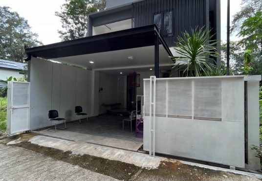 Rumah Modern Kontemporer dekat SD Model