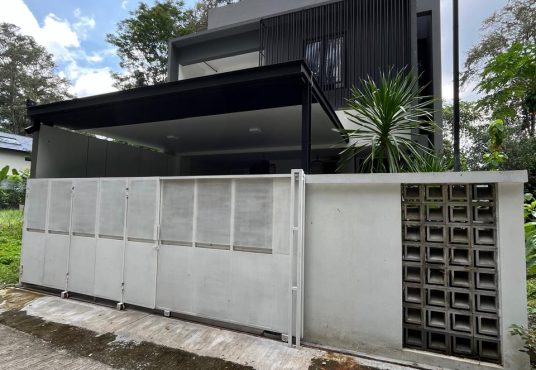 Rumah Modern Kontemporer dekat SD Model