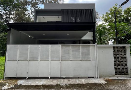 Rumah Modern Kontemporer dekat SD Model