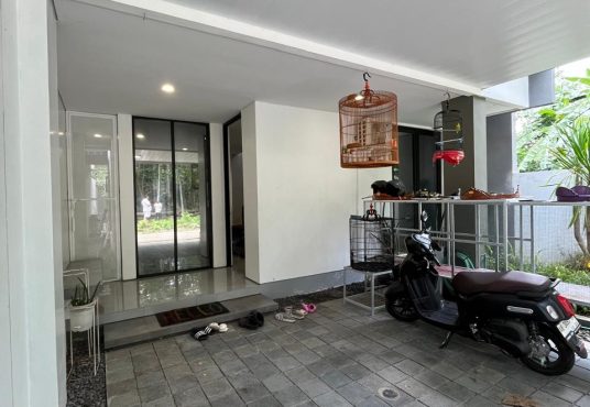 Rumah Modern Kontemporer dekat SD Model