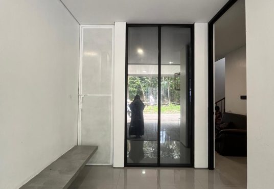 Rumah Modern Kontemporer dekat SD Model