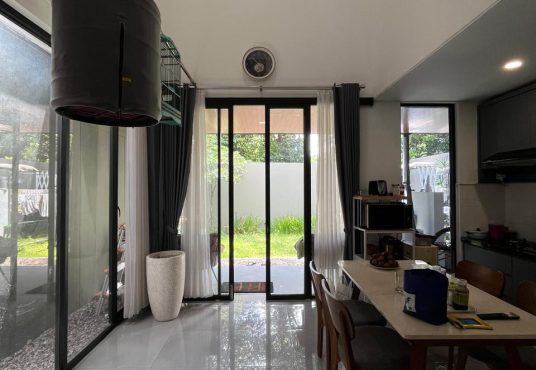 Rumah Modern Kontemporer dekat SD Model