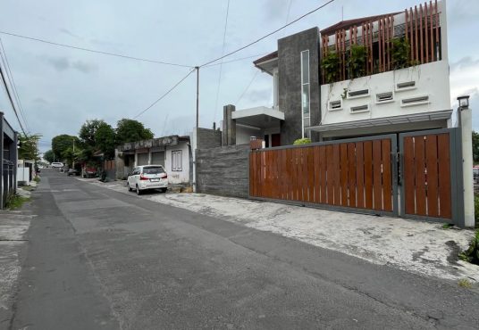 Rumah Mewah 2 lantai Luas dekat Kampus UGM