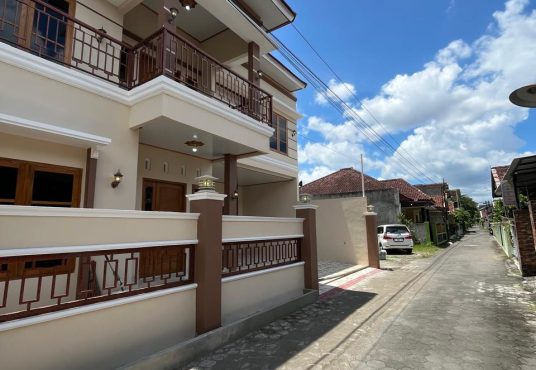 Rumah Mewah 2 lantai Jl. Gedongkuning