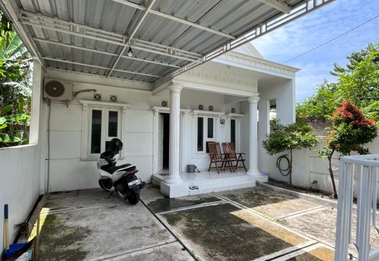 Rumah Cantik Desain Klasik dekat Polsek Jetis Bantul