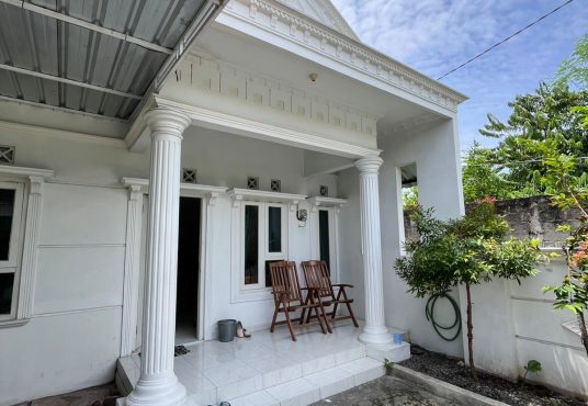 Rumah Cantik Desain Klasik dekat Polsek Jetis Bantul