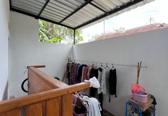 Rumah Cantik Desain Klasik dekat Polsek Jetis Bantul