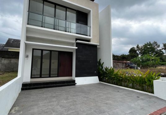 Rumah 2 Lantai Kontemporer Jakal km 10 dekat UII dan UGM