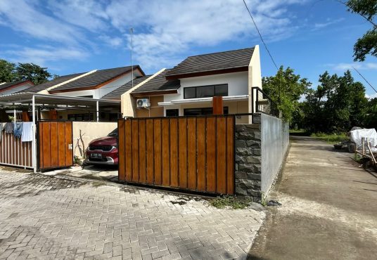 Rumah Cantik Modern Dalam Cluster Dekat Pasar Pleret Bantul