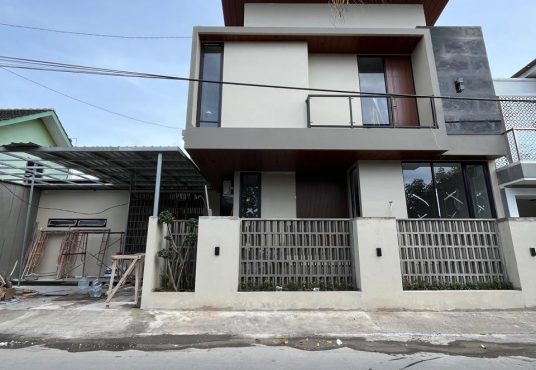 Rumah Mewah Kontemporer 2 Lantai Modern Dekat Kampus Budi Mulia Tajem