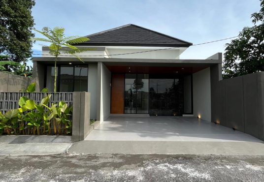 RUmah Mewah Industrialis dekat SD Model