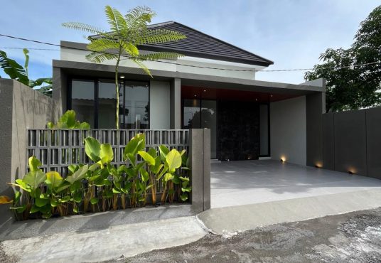 RUmah Mewah Industrialis dekat SD Model